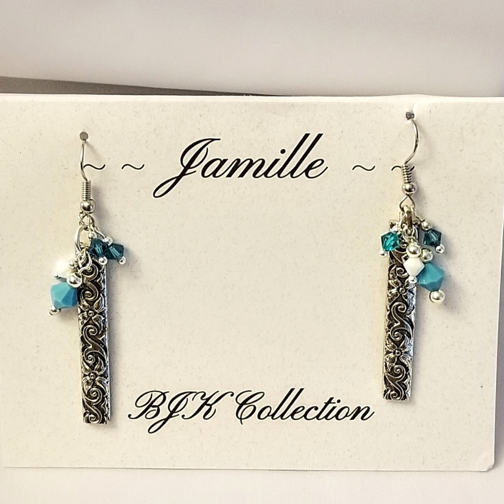Modern silver designed dangle drop earrings.